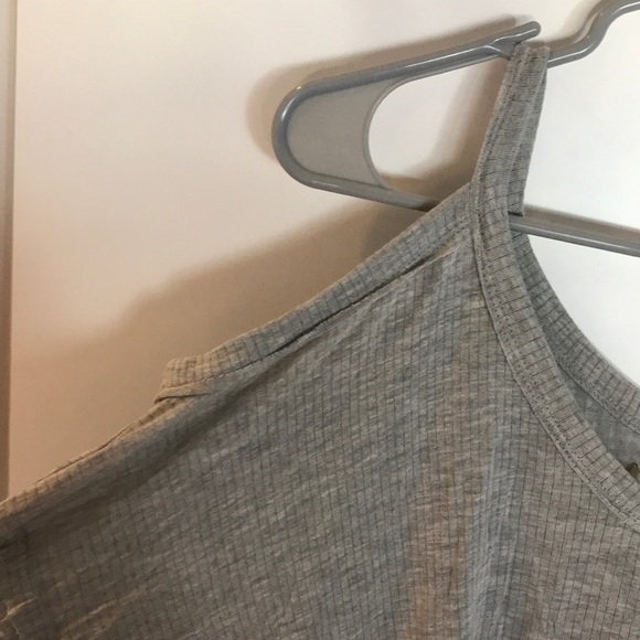 Abercrombie & Fitch Cut Out Shoulder Long Sleeve - Picture 2 of 3